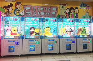 江蘇蘇州購(gòu)物廣場(chǎng)剪刀禮品機(jī)展示